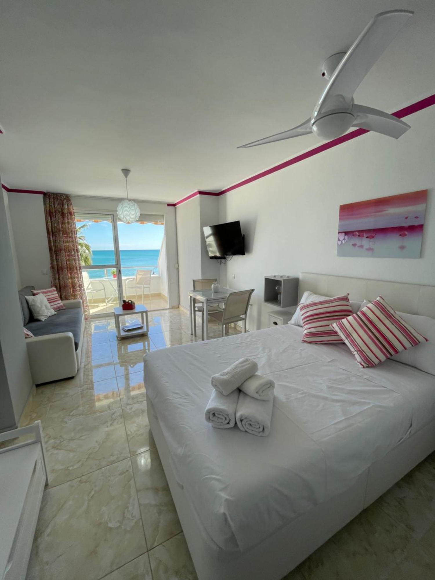 Roca Chica. Studio - First Line Beach ตอร์เรโมลิโนส ภายนอก รูปภาพ