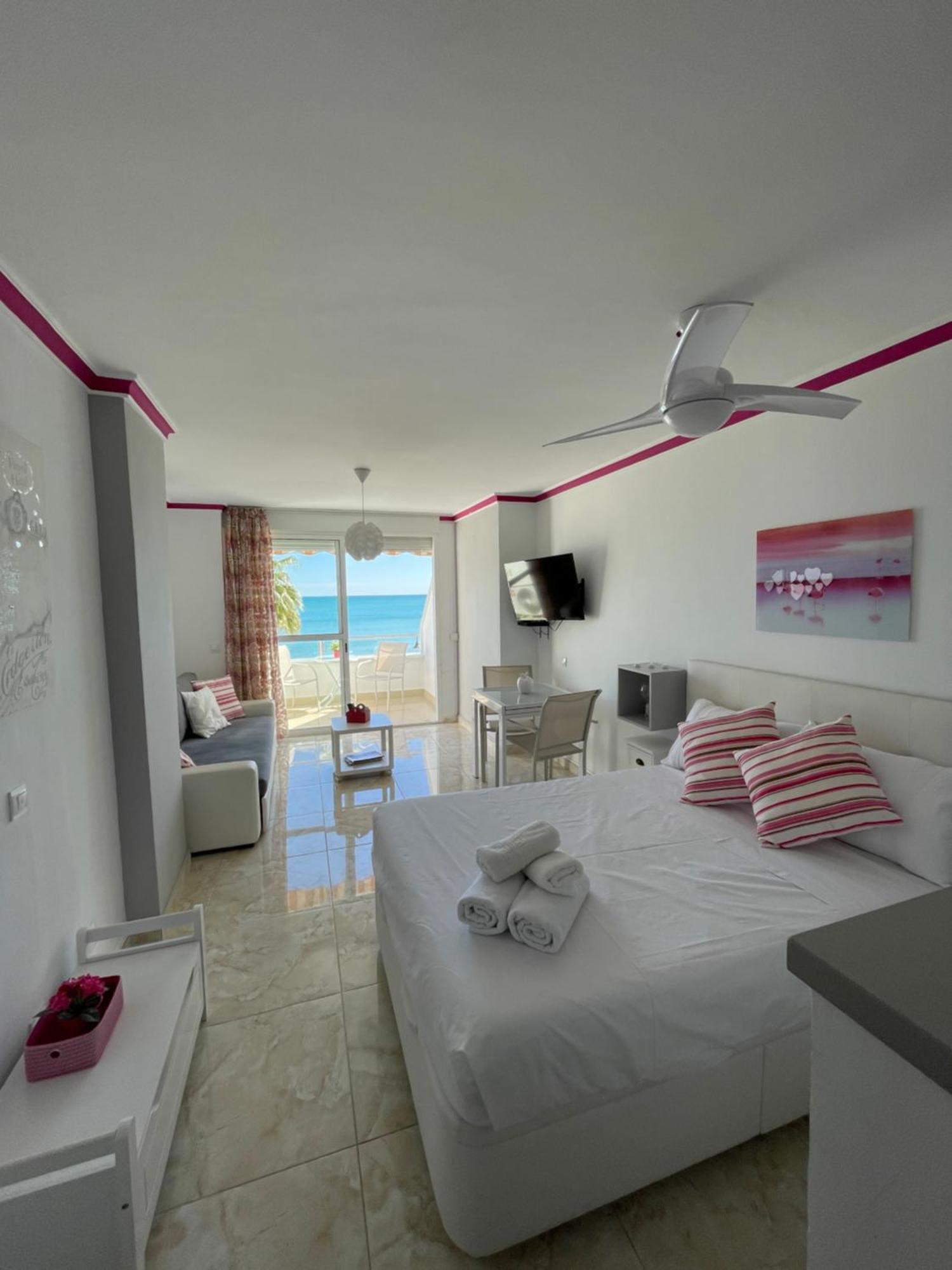 Roca Chica. Studio - First Line Beach ตอร์เรโมลิโนส ภายนอก รูปภาพ