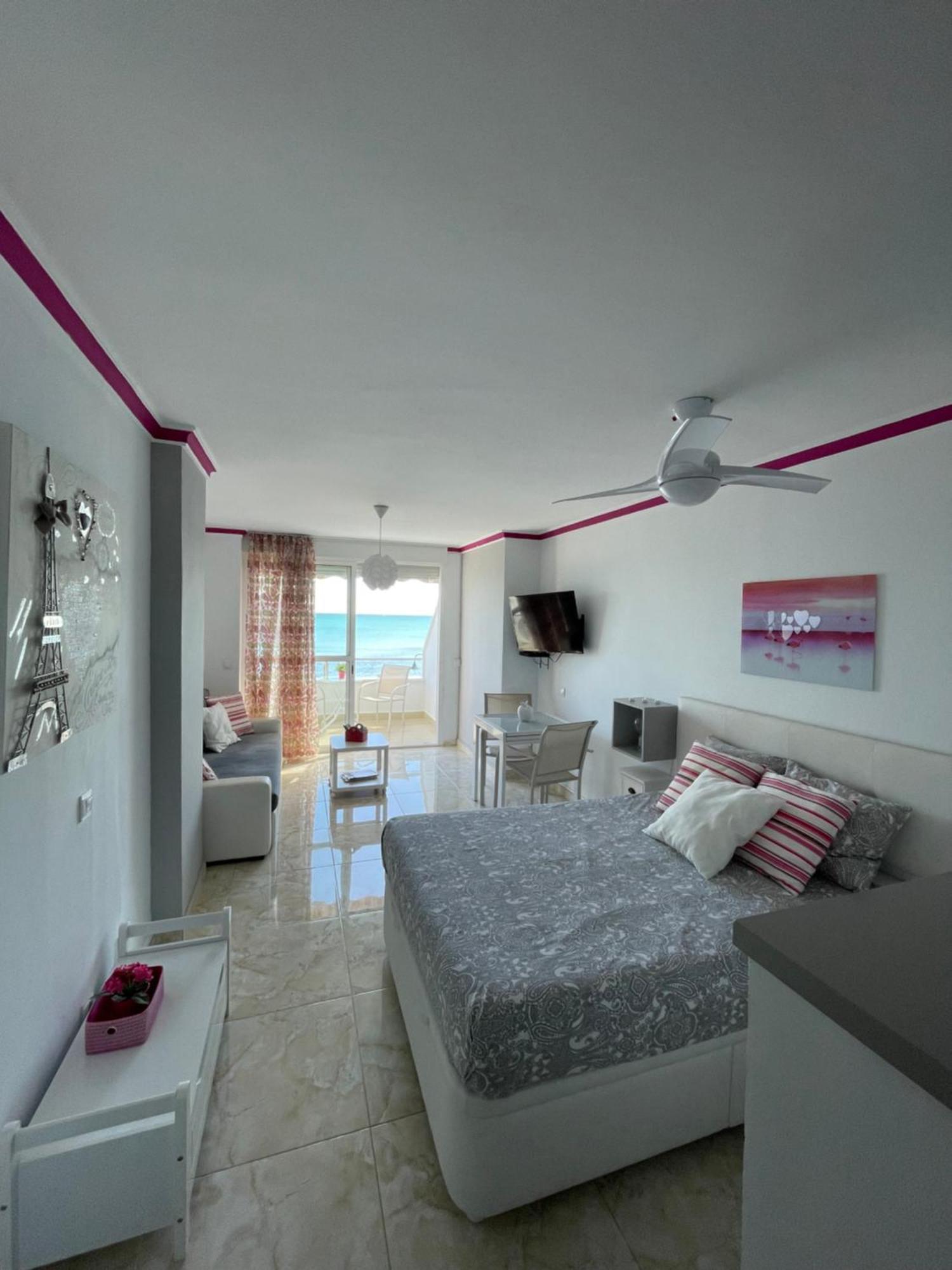 Roca Chica. Studio - First Line Beach ตอร์เรโมลิโนส ภายนอก รูปภาพ