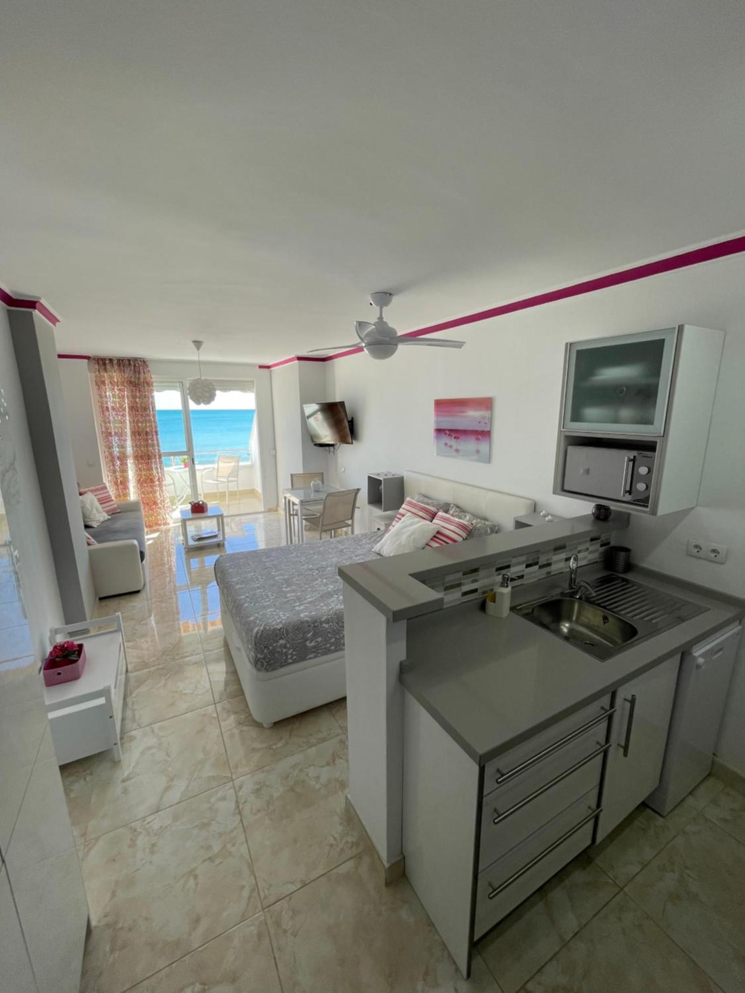 Roca Chica. Studio - First Line Beach ตอร์เรโมลิโนส ภายนอก รูปภาพ